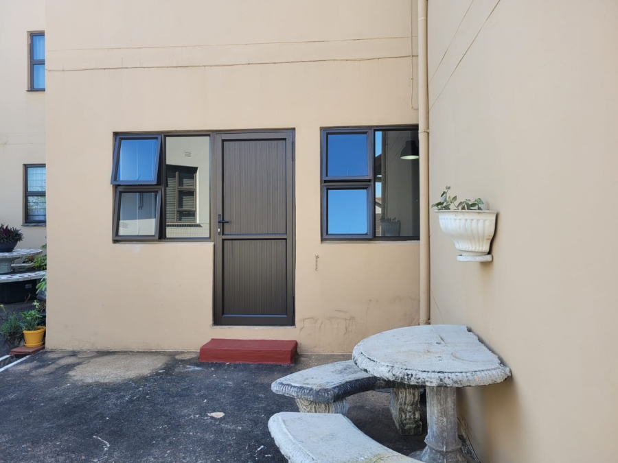 1 Bedroom Property for Sale in Uvongo Beach KwaZulu-Natal