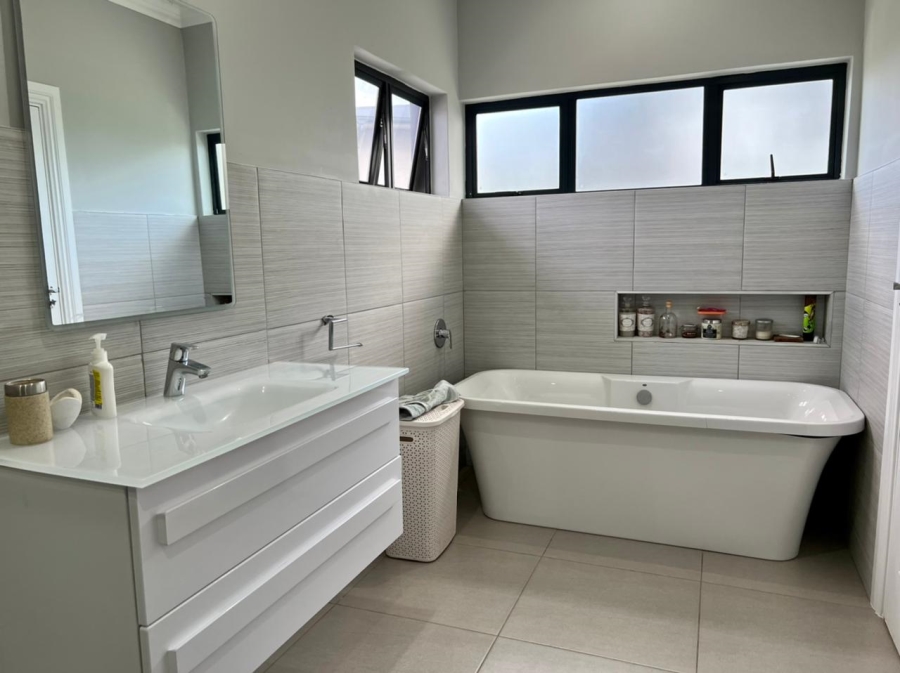 To Let 3 Bedroom Property for Rent in Salt Rock KwaZulu-Natal
