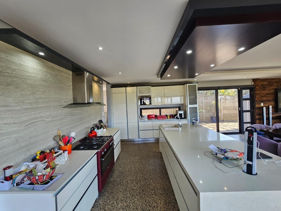 To Let 5 Bedroom Property for Rent in Salt Rock KwaZulu-Natal