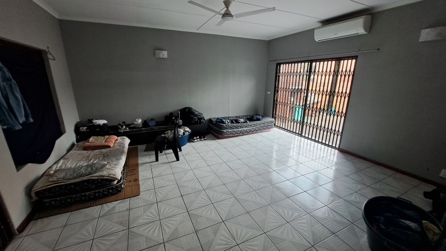 6 Bedroom Property for Sale in Meer En See KwaZulu-Natal