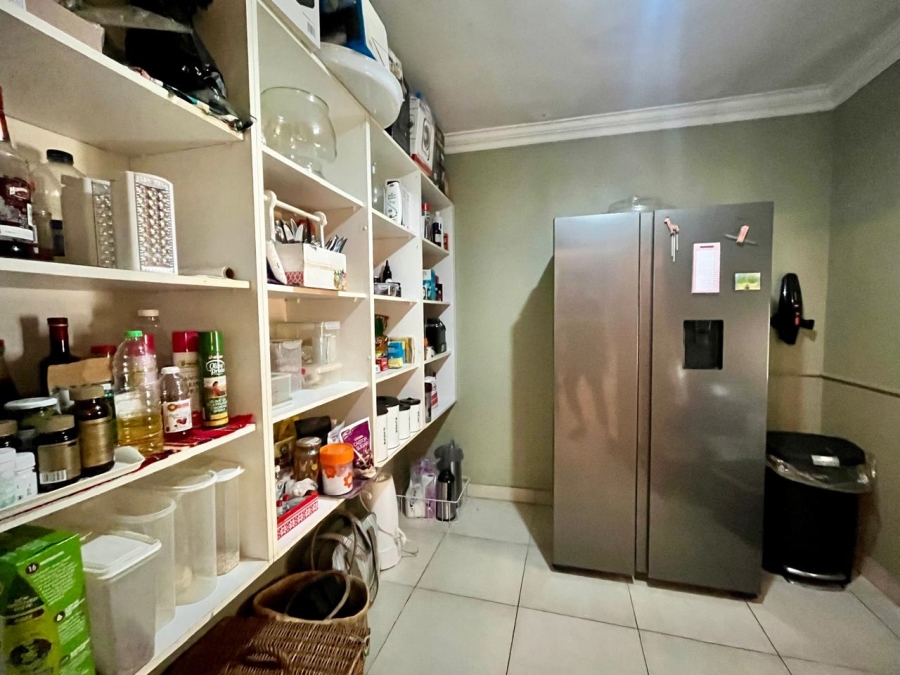6 Bedroom Property for Sale in Shortens Country Estate KwaZulu-Natal