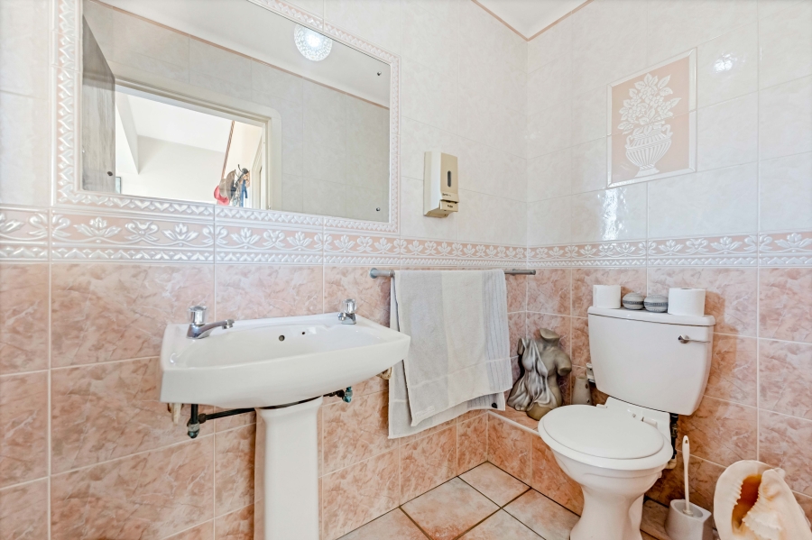 6 Bedroom Property for Sale in Athlone Park KwaZulu-Natal