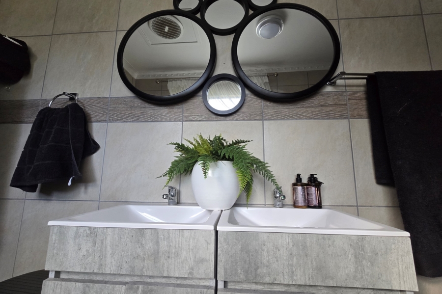 4 Bedroom Property for Sale in Meer En See KwaZulu-Natal