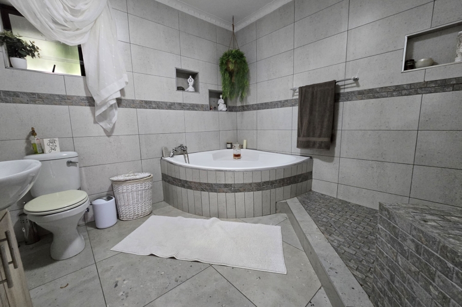 4 Bedroom Property for Sale in Meer En See KwaZulu-Natal