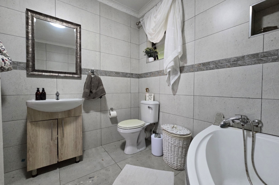 4 Bedroom Property for Sale in Meer En See KwaZulu-Natal