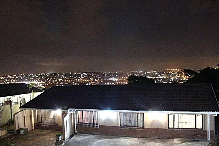 To Let 4 Bedroom Property for Rent in Bluff KwaZulu-Natal