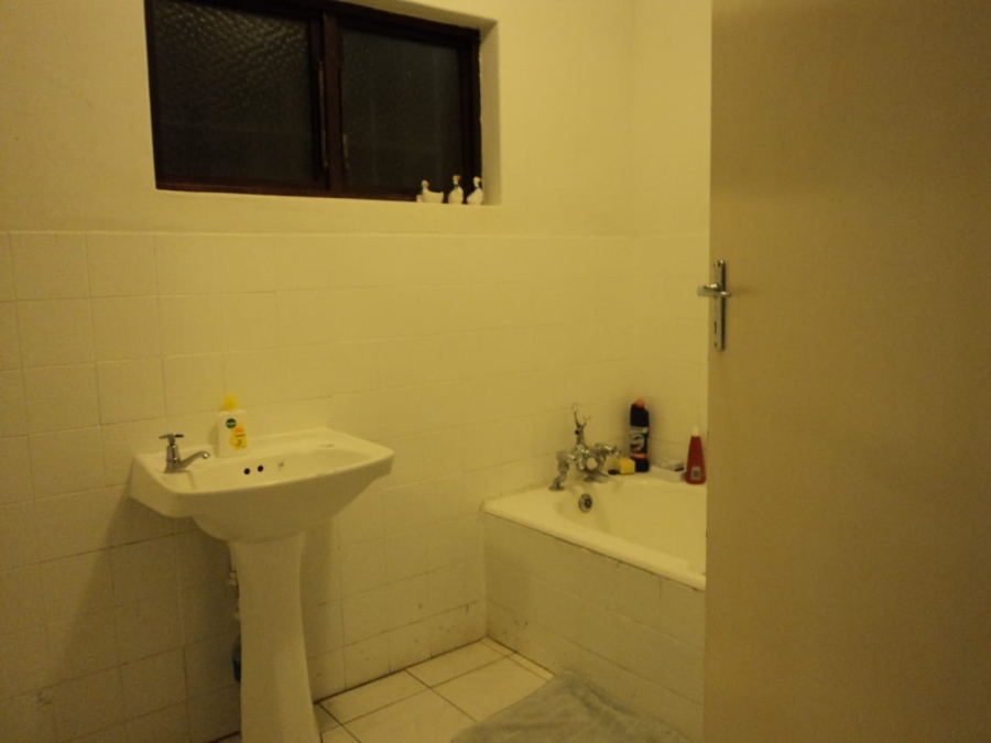 To Let 4 Bedroom Property for Rent in Bluff KwaZulu-Natal