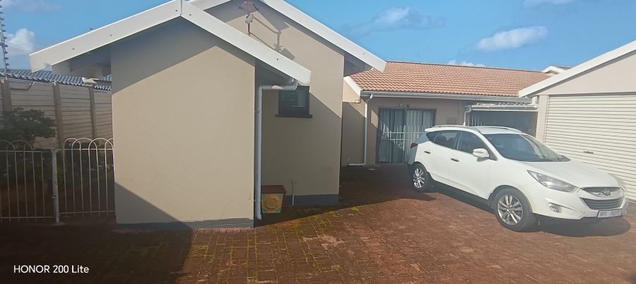 6 Bedroom Property for Sale in Uvongo KwaZulu-Natal
