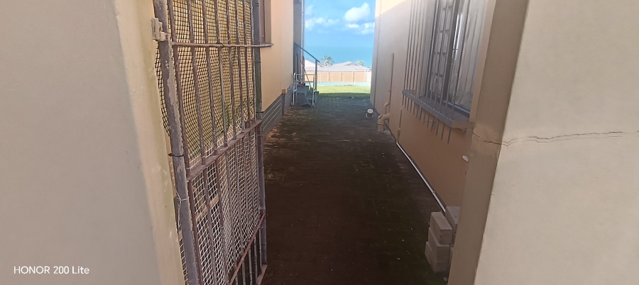 6 Bedroom Property for Sale in Uvongo KwaZulu-Natal