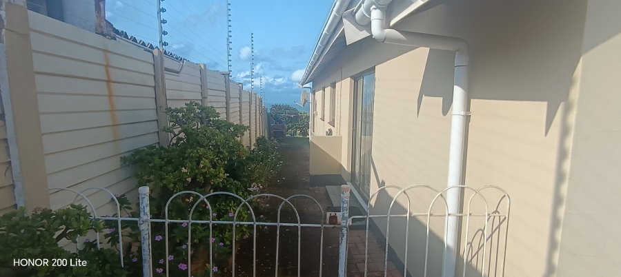 6 Bedroom Property for Sale in Uvongo KwaZulu-Natal
