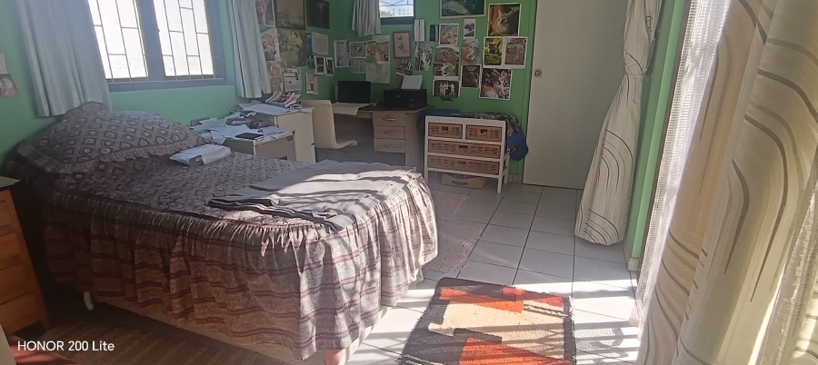6 Bedroom Property for Sale in Uvongo KwaZulu-Natal