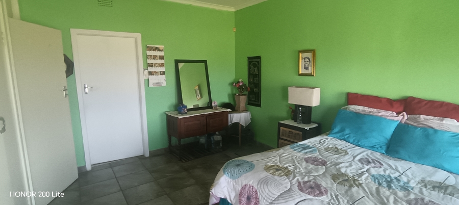 6 Bedroom Property for Sale in Uvongo KwaZulu-Natal