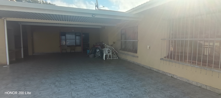 6 Bedroom Property for Sale in Uvongo KwaZulu-Natal