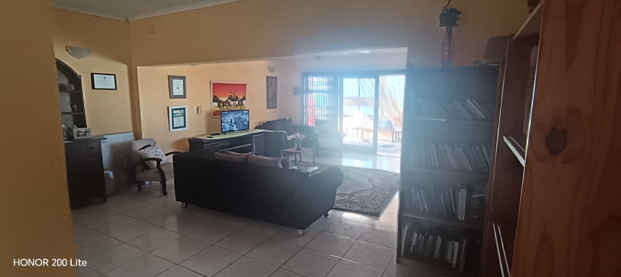 6 Bedroom Property for Sale in Uvongo KwaZulu-Natal