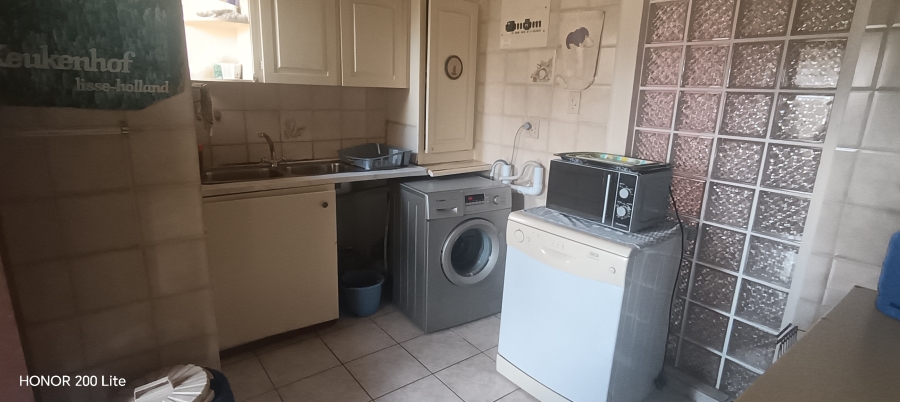 6 Bedroom Property for Sale in Uvongo KwaZulu-Natal