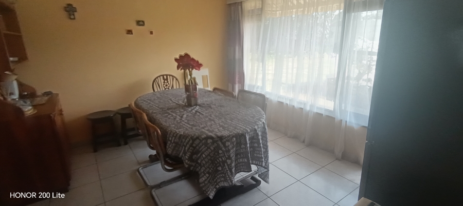 6 Bedroom Property for Sale in Uvongo KwaZulu-Natal
