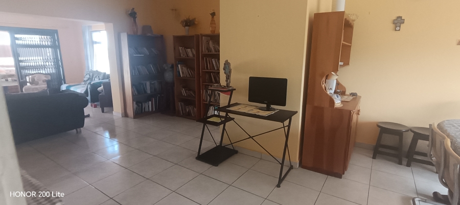 6 Bedroom Property for Sale in Uvongo KwaZulu-Natal