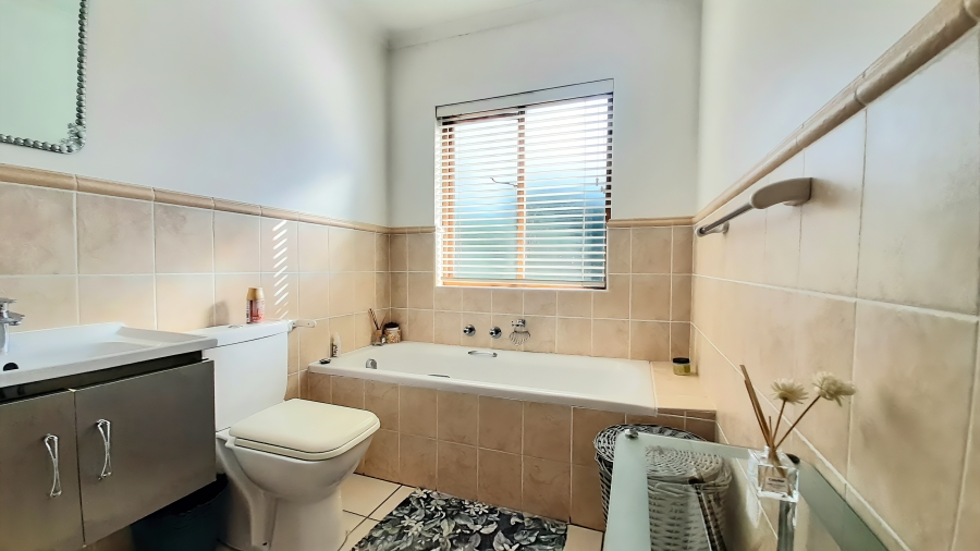 3 Bedroom Property for Sale in Wakenshaw Estate KwaZulu-Natal