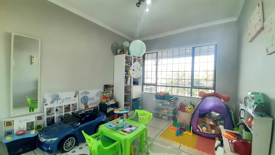 3 Bedroom Property for Sale in Wakenshaw Estate KwaZulu-Natal