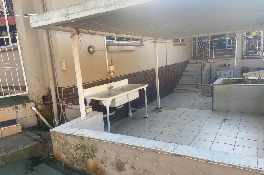 To Let 5 Bedroom Property for Rent in Athlone Park KwaZulu-Natal