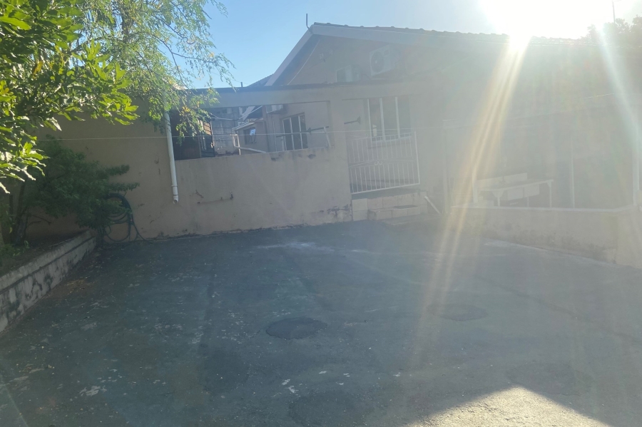 To Let 5 Bedroom Property for Rent in Athlone Park KwaZulu-Natal