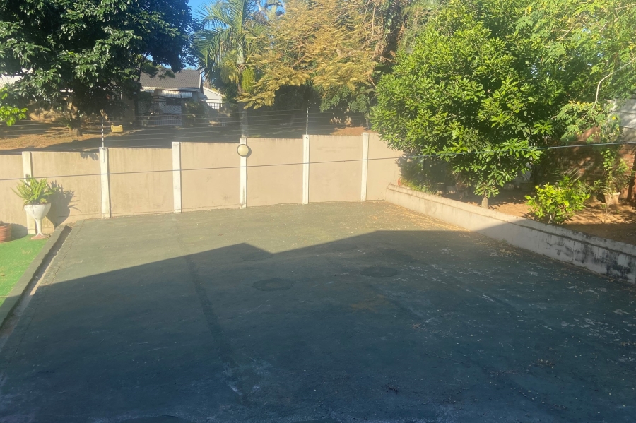 To Let 5 Bedroom Property for Rent in Athlone Park KwaZulu-Natal