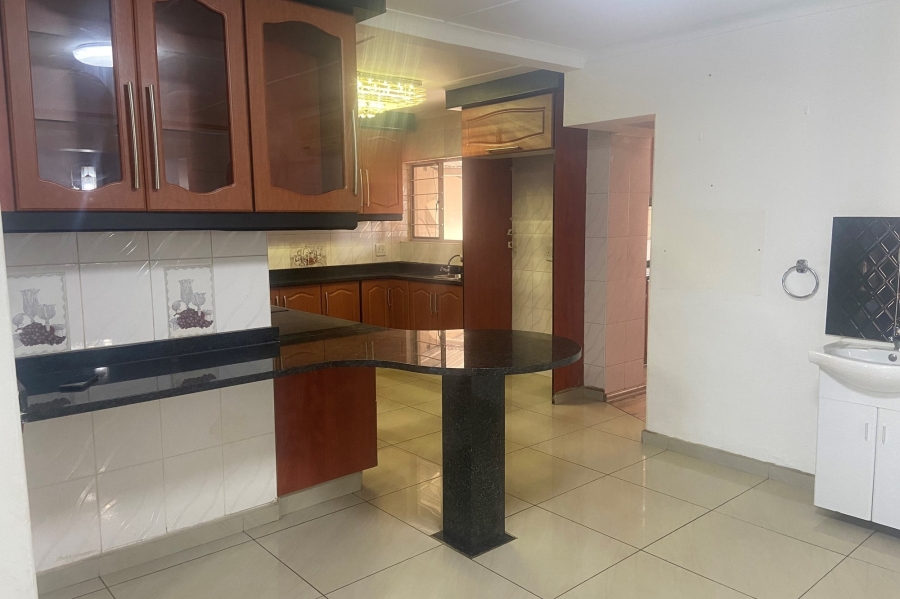 To Let 5 Bedroom Property for Rent in Athlone Park KwaZulu-Natal
