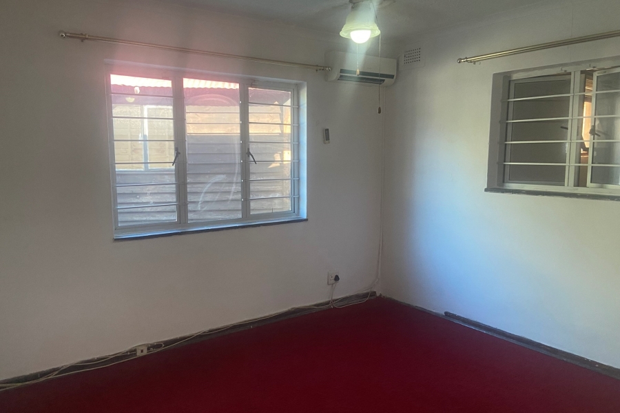 To Let 5 Bedroom Property for Rent in Athlone Park KwaZulu-Natal