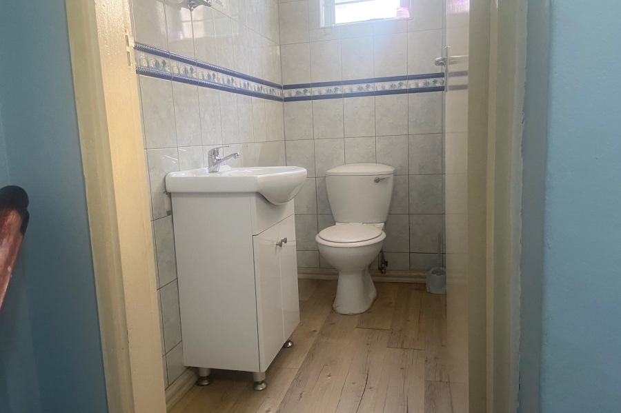 To Let 5 Bedroom Property for Rent in Athlone Park KwaZulu-Natal