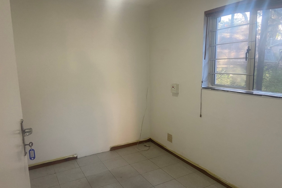 To Let 5 Bedroom Property for Rent in Athlone Park KwaZulu-Natal