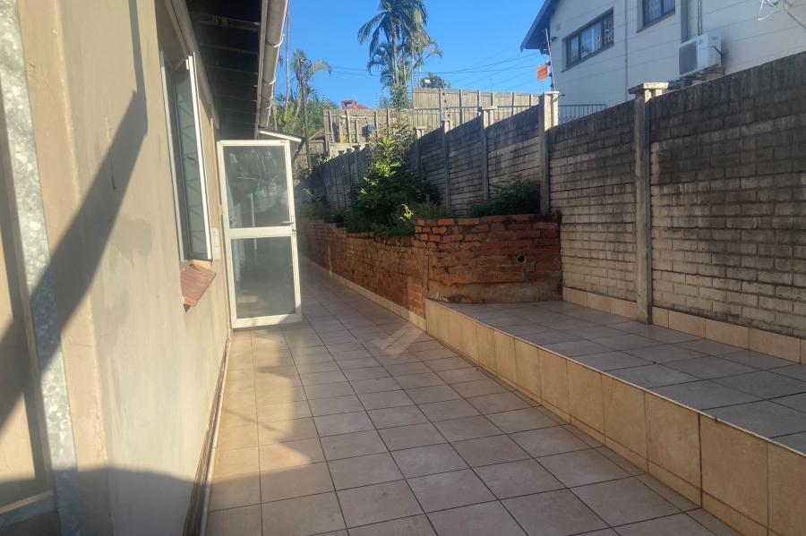 To Let 5 Bedroom Property for Rent in Athlone Park KwaZulu-Natal