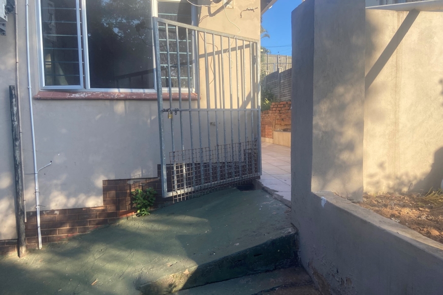 To Let 5 Bedroom Property for Rent in Athlone Park KwaZulu-Natal