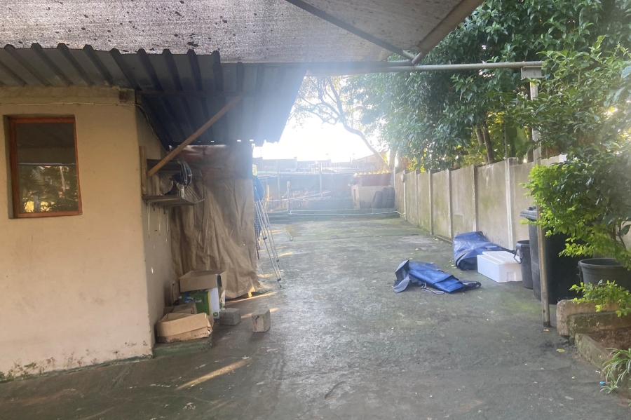 To Let 5 Bedroom Property for Rent in Athlone Park KwaZulu-Natal