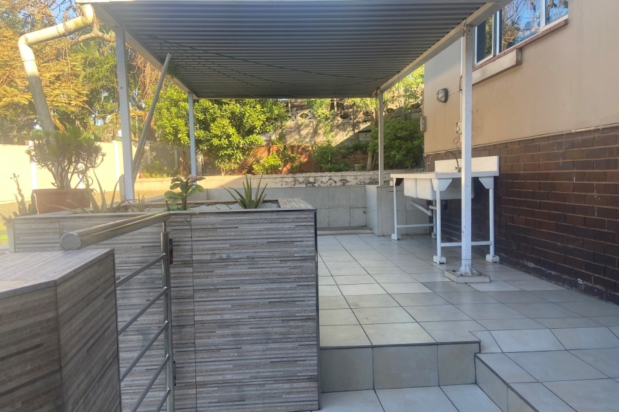 To Let 5 Bedroom Property for Rent in Athlone Park KwaZulu-Natal