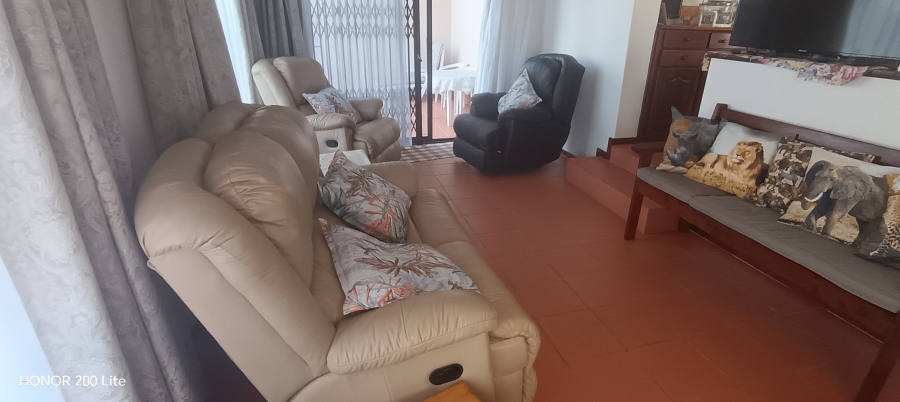 6 Bedroom Property for Sale in Uvongo KwaZulu-Natal