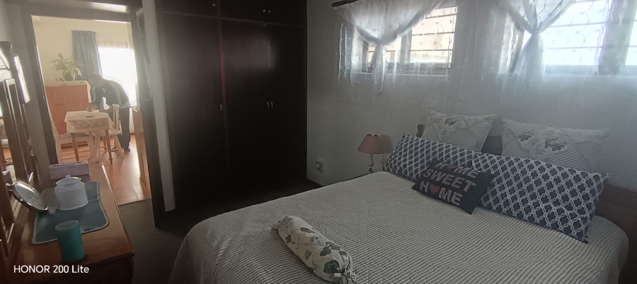 6 Bedroom Property for Sale in Uvongo KwaZulu-Natal