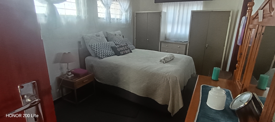 6 Bedroom Property for Sale in Uvongo KwaZulu-Natal