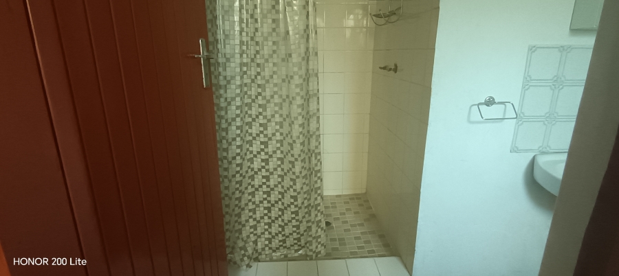 6 Bedroom Property for Sale in Uvongo KwaZulu-Natal