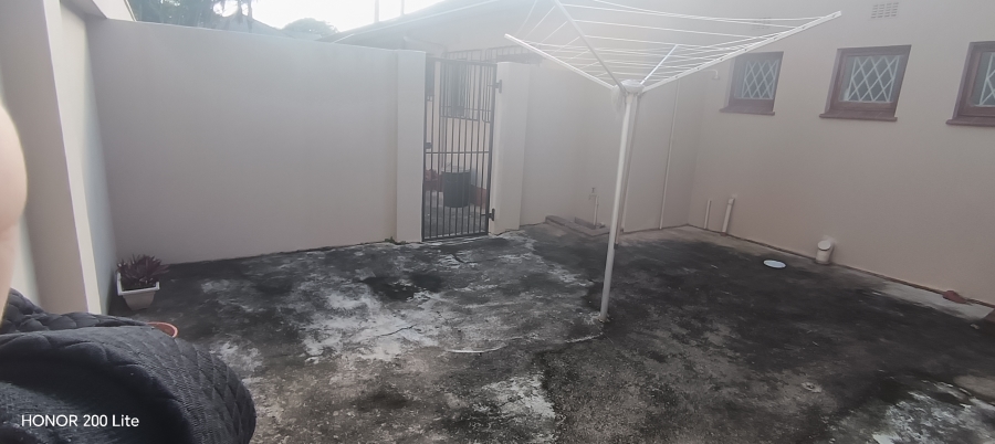 6 Bedroom Property for Sale in Uvongo KwaZulu-Natal