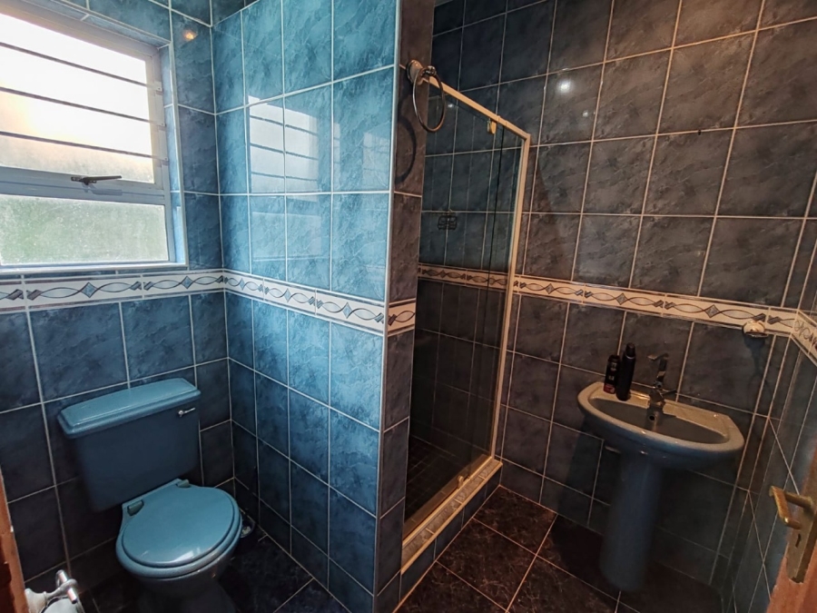 6 Bedroom Property for Sale in Umtentweni KwaZulu-Natal