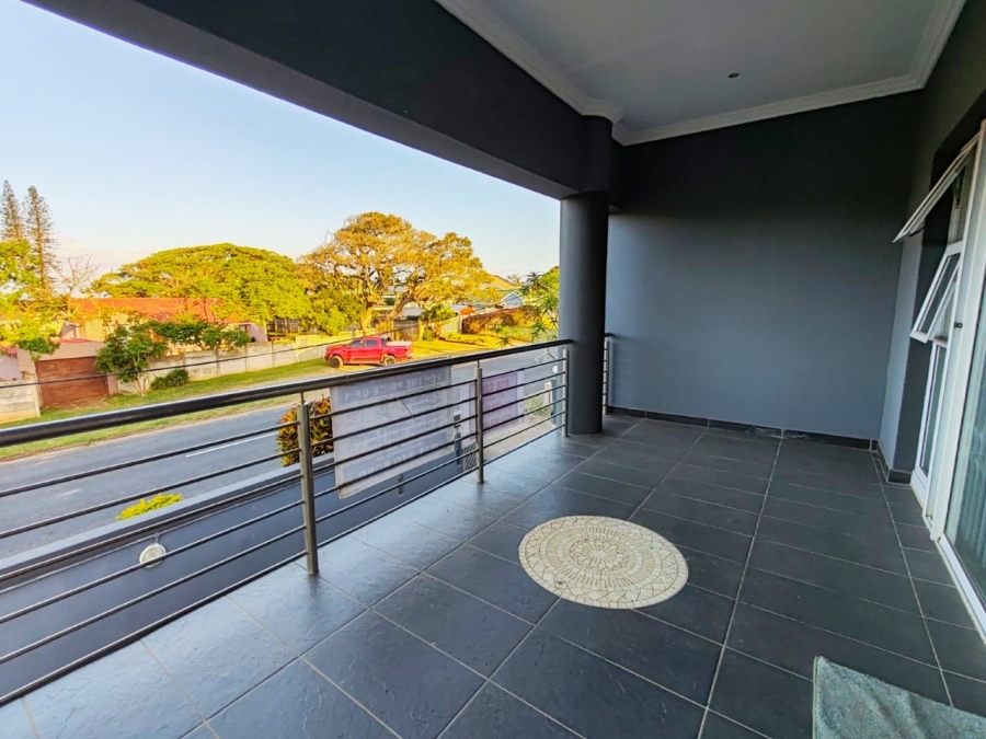 6 Bedroom Property for Sale in Umtentweni KwaZulu-Natal