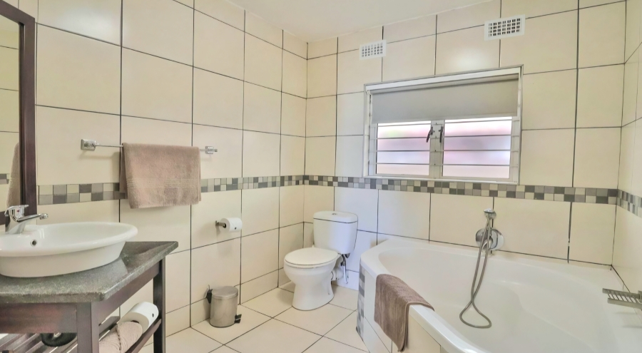 2 Bedroom Property for Sale in Amanzimtoti KwaZulu-Natal