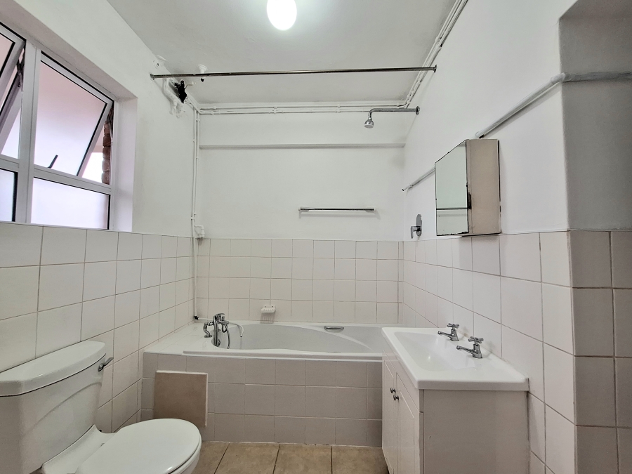 1 Bedroom Property for Sale in Essenwood KwaZulu-Natal