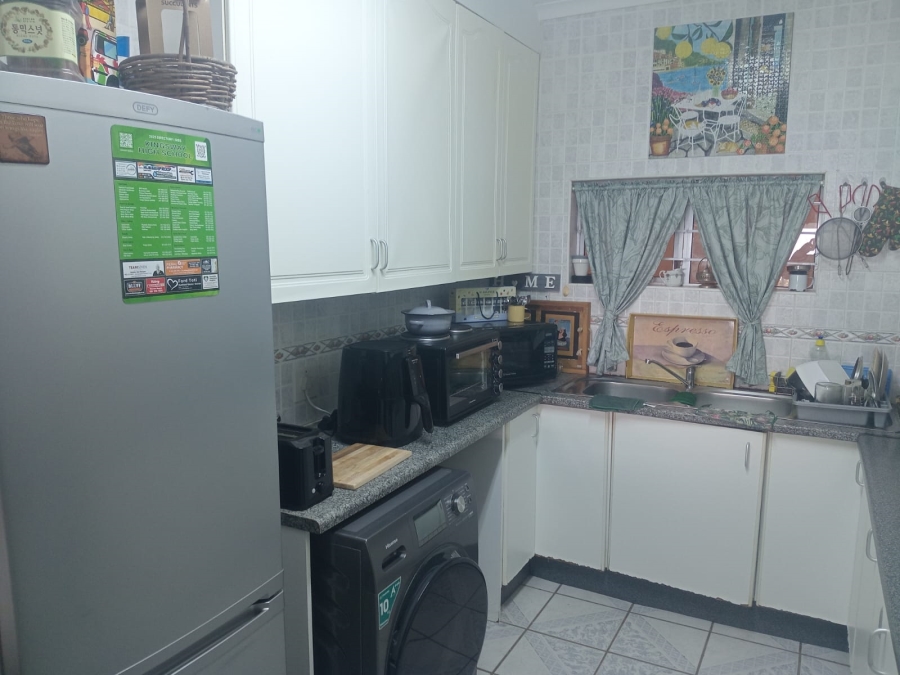 To Let 3 Bedroom Property for Rent in Amanzimtoti KwaZulu-Natal