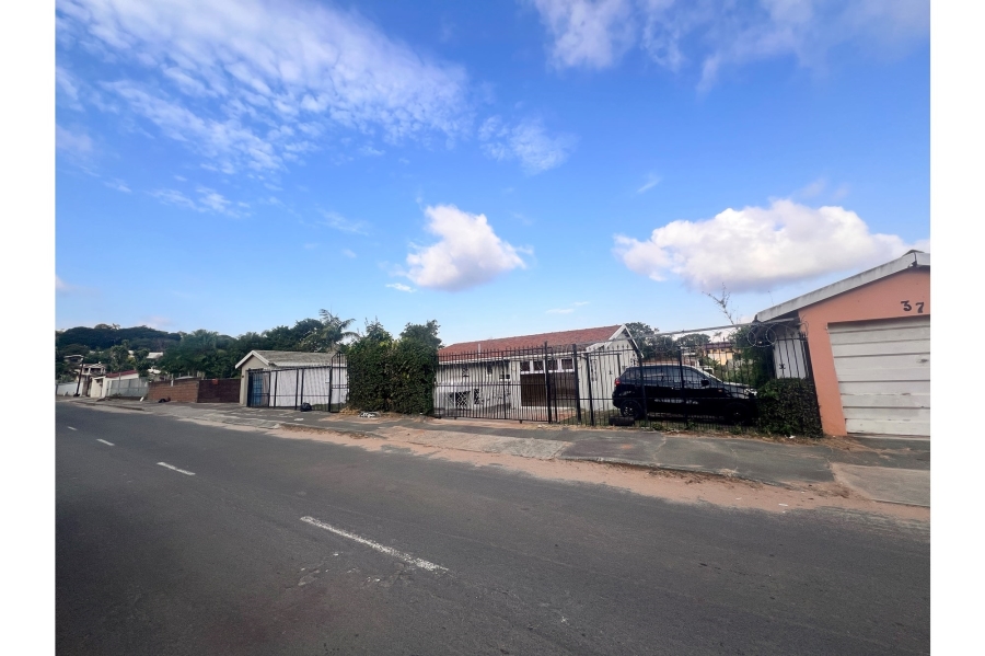7 Bedroom Property for Sale in Glenmore KwaZulu-Natal