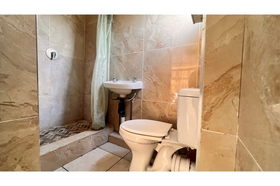7 Bedroom Property for Sale in Glenmore KwaZulu-Natal