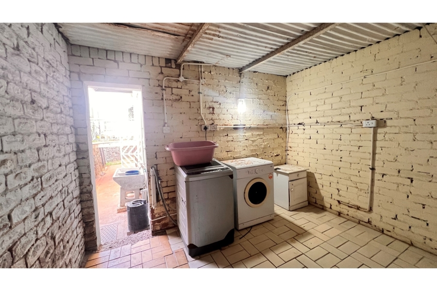 7 Bedroom Property for Sale in Glenmore KwaZulu-Natal