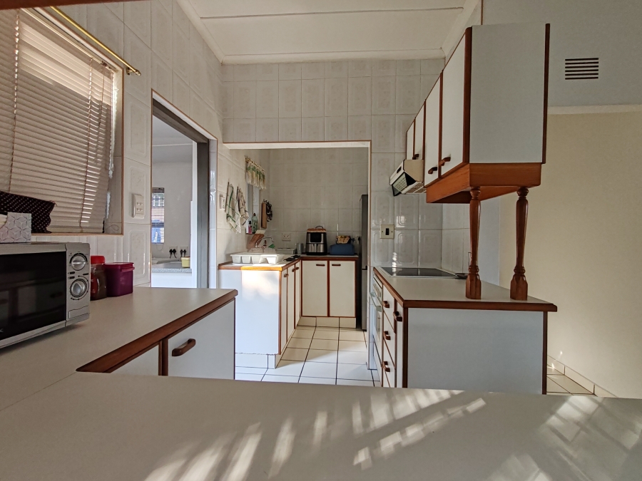 3 Bedroom Property for Sale in Uvongo KwaZulu-Natal