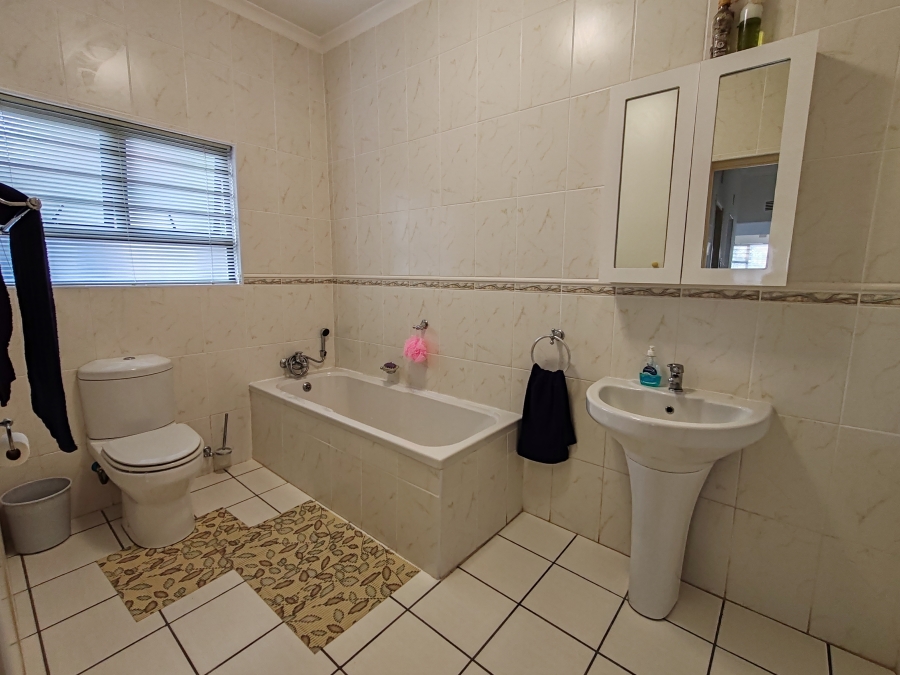 3 Bedroom Property for Sale in Uvongo KwaZulu-Natal