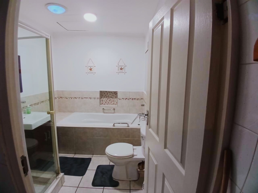 To Let 2 Bedroom Property for Rent in Margate KwaZulu-Natal